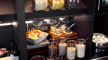 Tägliches Frühstücksbuffet (13.9 EUR pro Person)