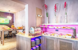 Dagelijks ontbijtbuffet (EUR 16 per persoon)