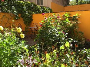 Outdoor dining - Hotel Antares (Munich)