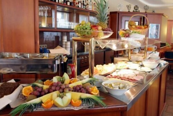 Lunch and dinner served