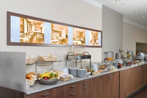 Daily cooked-to-order breakfast for a fee - Ringhotel Loew's Merkur (Nuremberg)