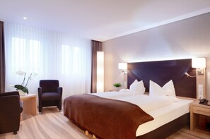 Comfort Double Room | Hypo-allergenic bedding, minibar, in-room safe, desk - Ringhotel Loew's Merkur (Nuremberg)