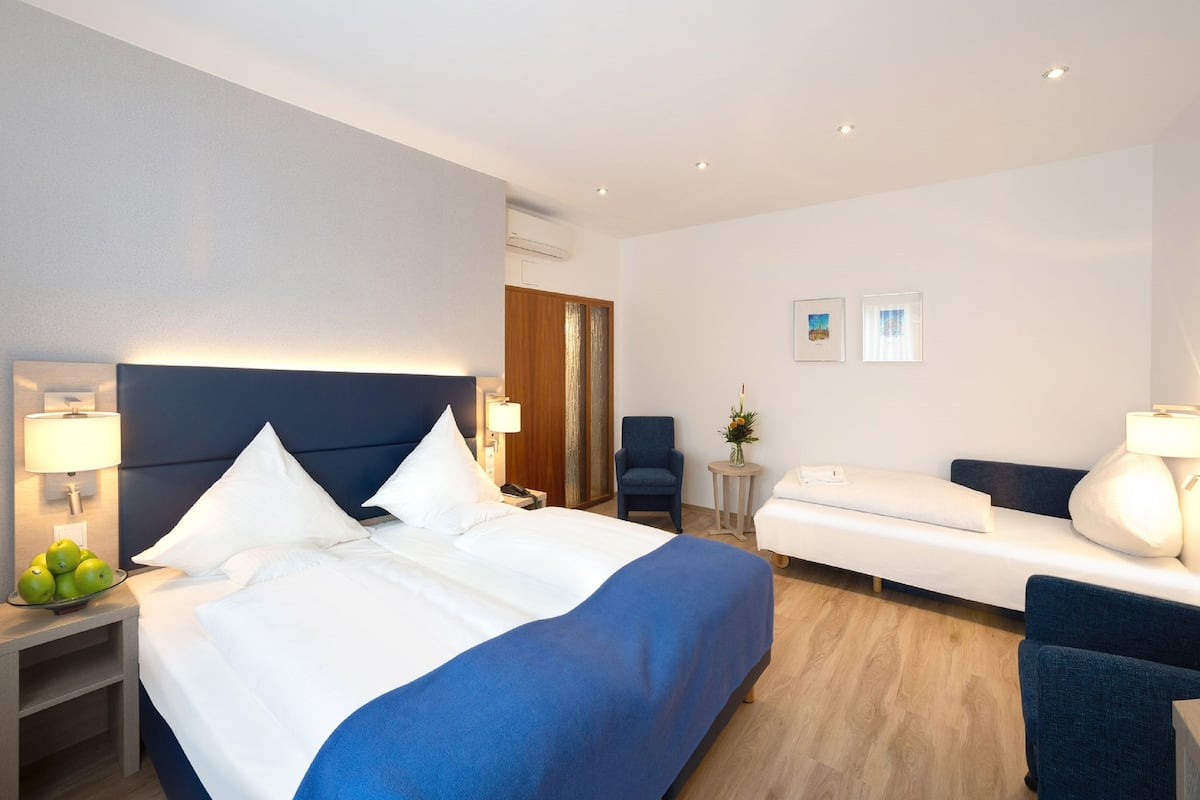 Ropa de cama hipoalergénica y minibar