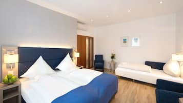 Dreibettzimmer | Allergikerbettwaren, Minibar, Zimmersafe, Schreibtisch