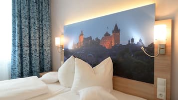 Habitación Confort doble | Ropa de cama hipoalergénica, minibar, caja fuerte y escritorio