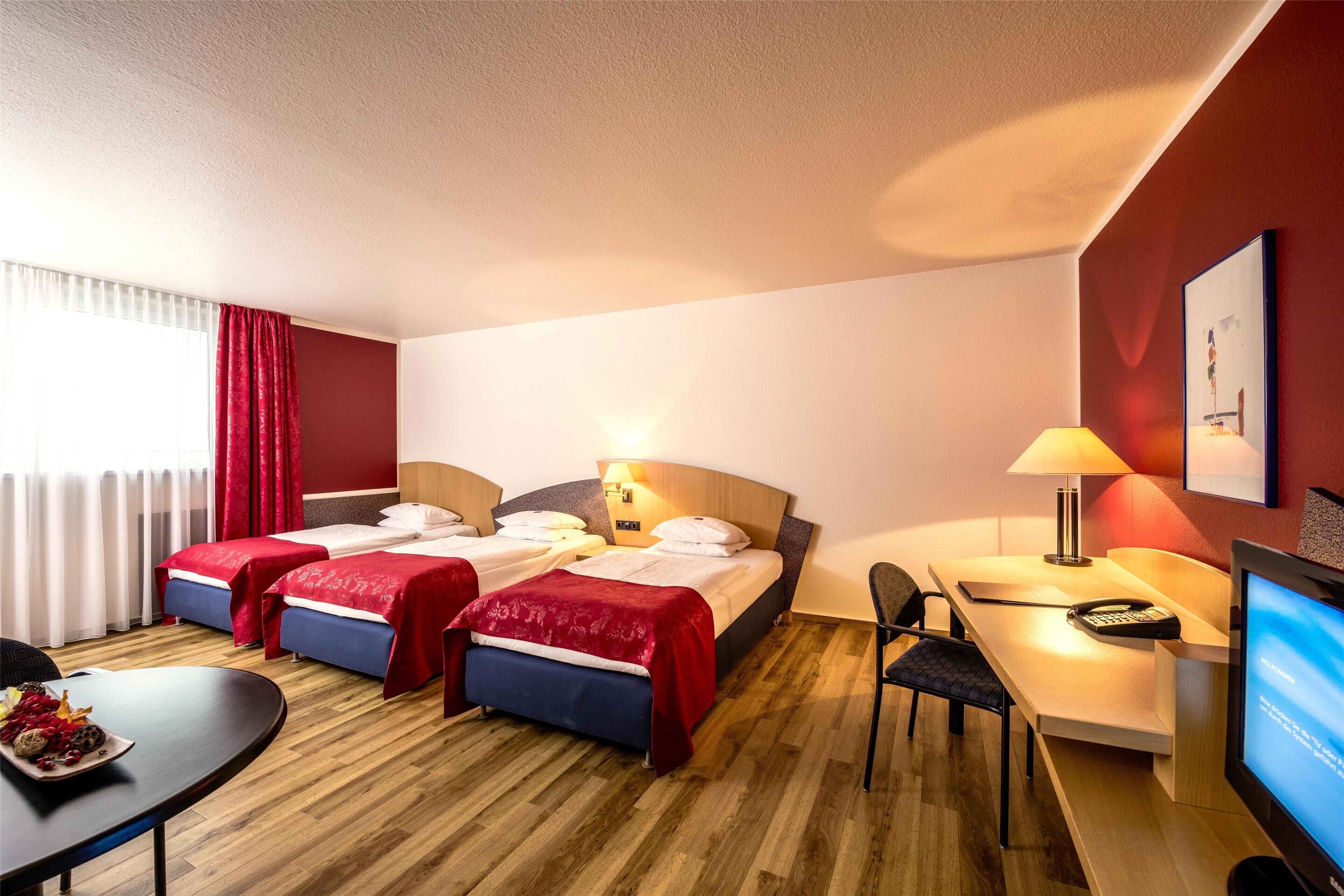 triple room | hypo-allergenic bedding, minibar, in-room safe, desk