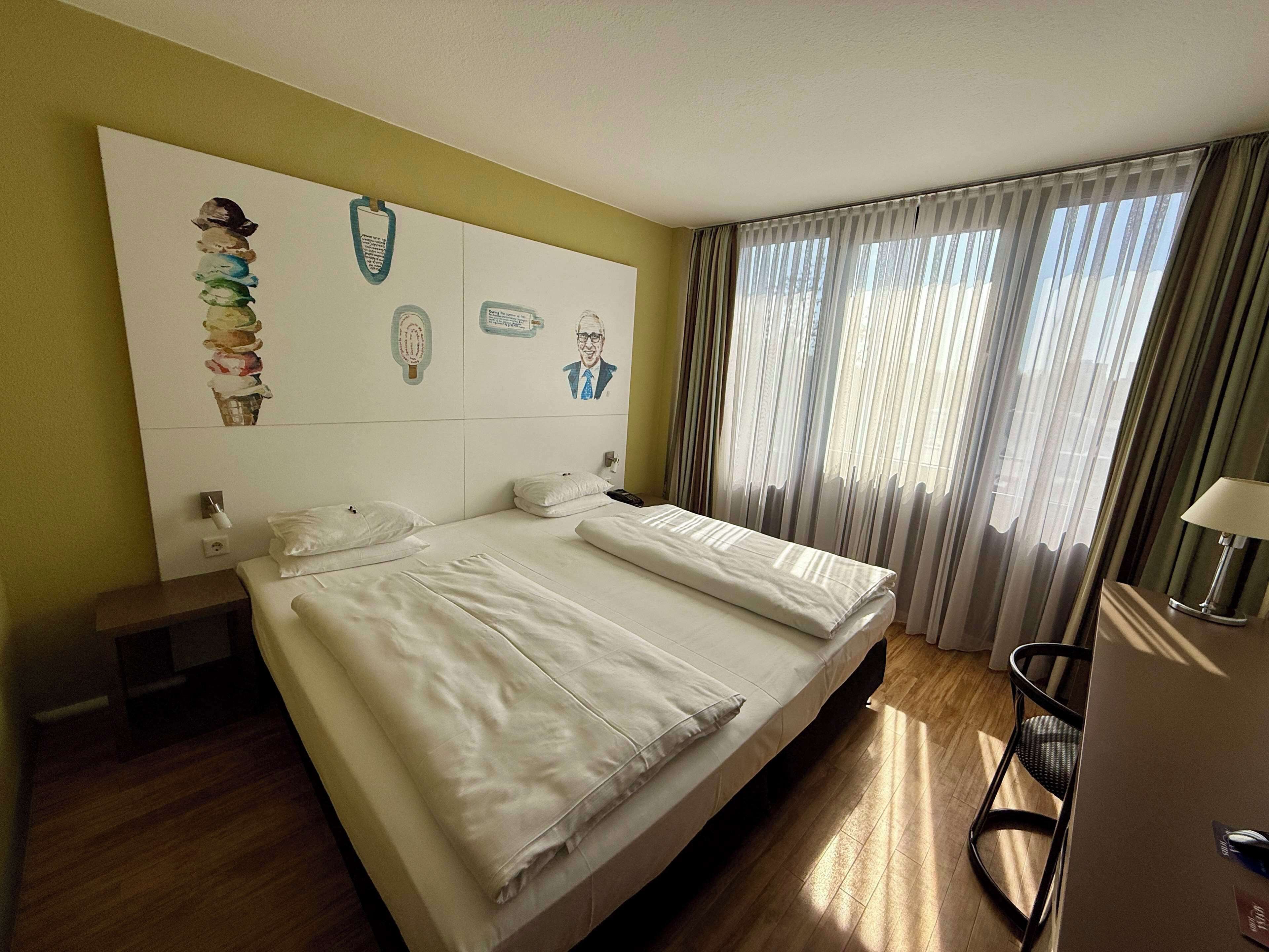 double room | hypo-allergenic bedding, minibar, in-room safe, desk