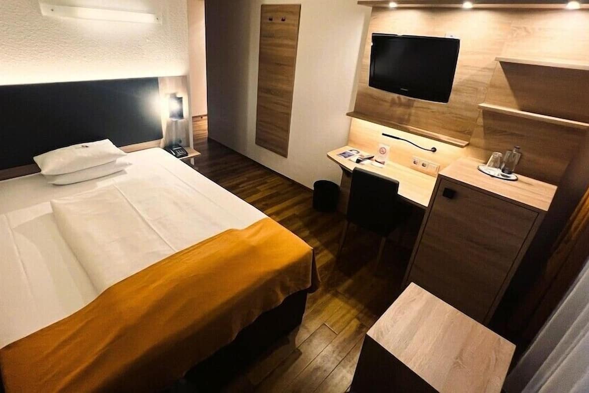 低刺激性寝具、ミニバー、セーフティボックス (室内)、デスク