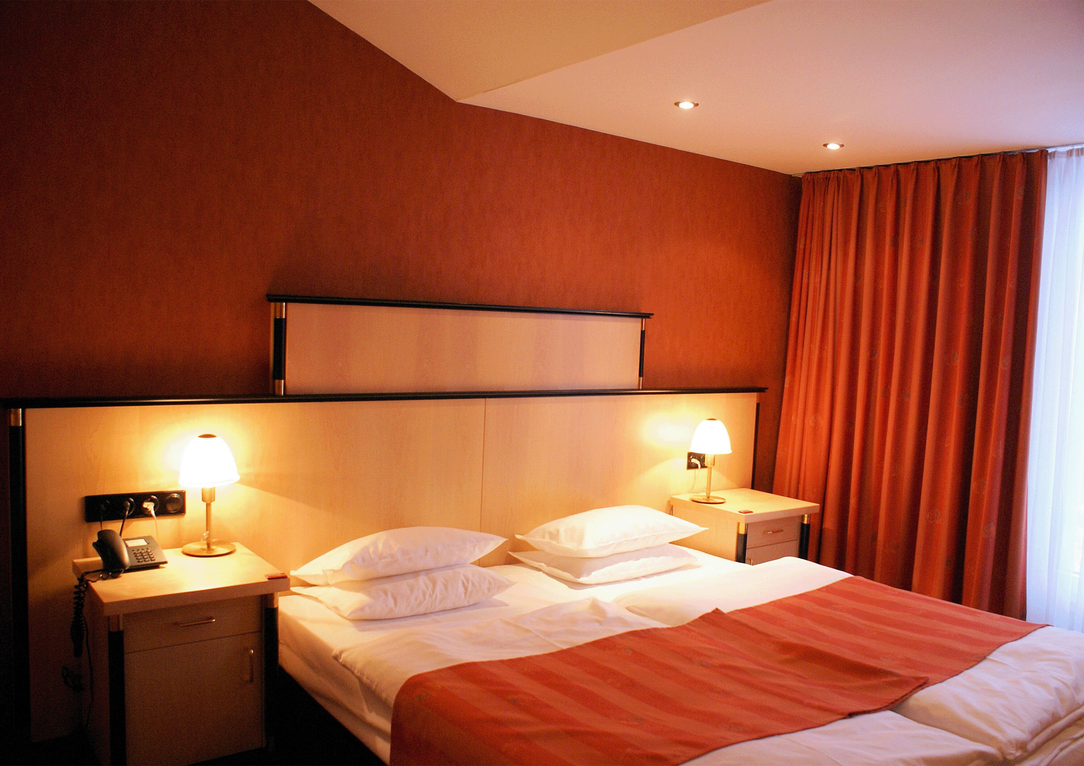 double room | hypo-allergenic bedding, minibar, in-room safe, desk