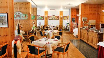 Daily buffet breakfast (EUR 19 per person)