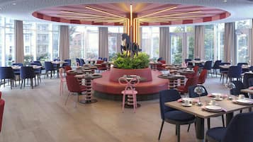 Serveert lunch, diner, Mediterrane gerechten, buitendiner