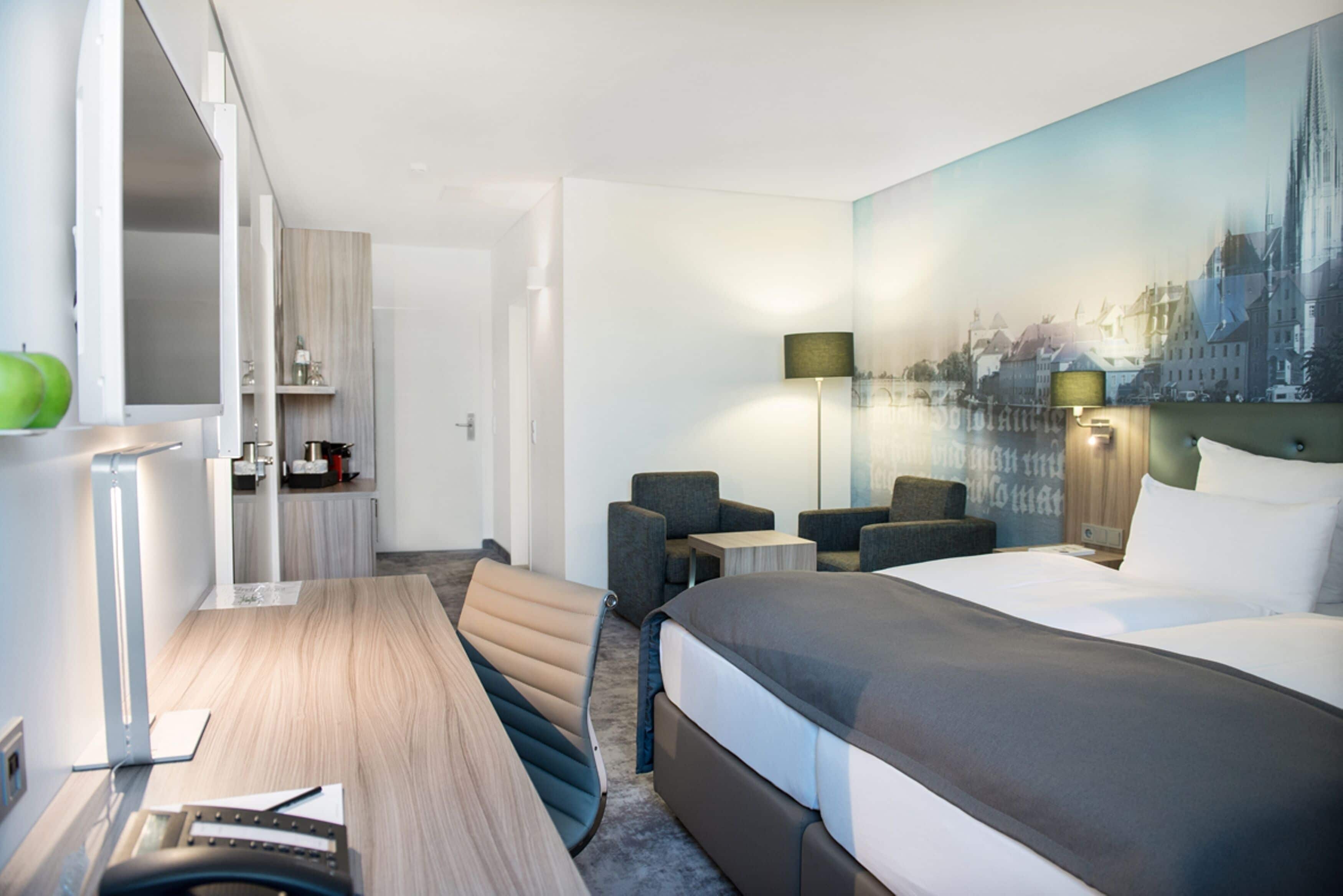 Suite | Zimmersafe, Schreibtisch, laptopgeeigneter Arbeitsplatz