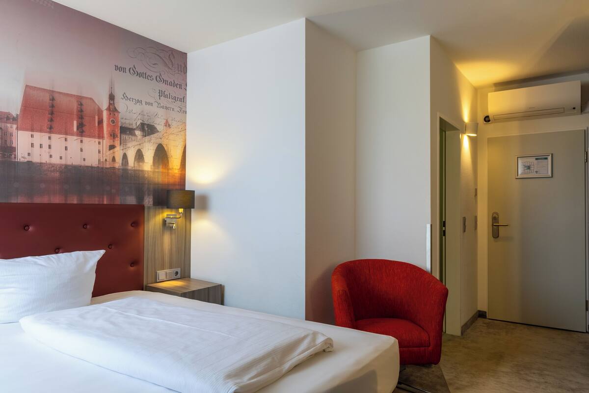 Business-Double Room (with AC) | Coffres-forts dans les chambres, bureau