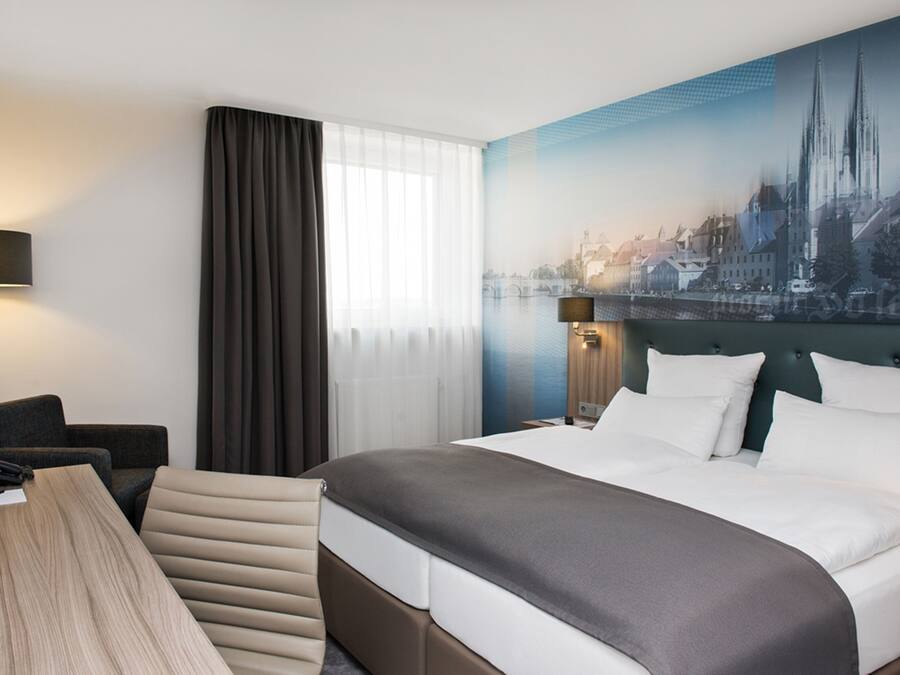 Business Double Room | In-room safe, desk, laptop workspace, soundproofing