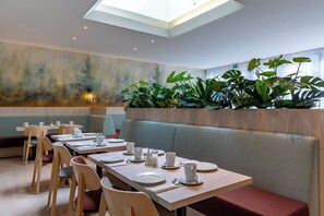 Daily buffet breakfast for a fee - Atrium im Park Hotel Regensburg (Regensburg)