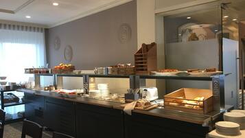 Free daily buffet breakfast