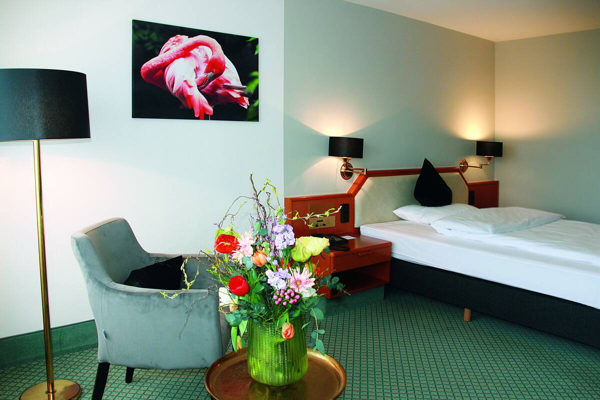 comfort single room, non smoking | hypo-allergenic bedding, minibar, desk, laptop workspace