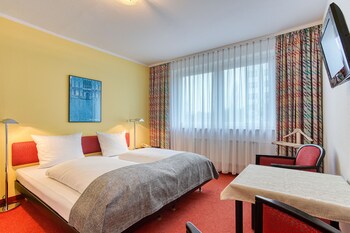 Elbotel Rostock by Centro