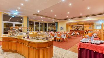 Tägliches Frühstücksbuffet gegen Gebühr