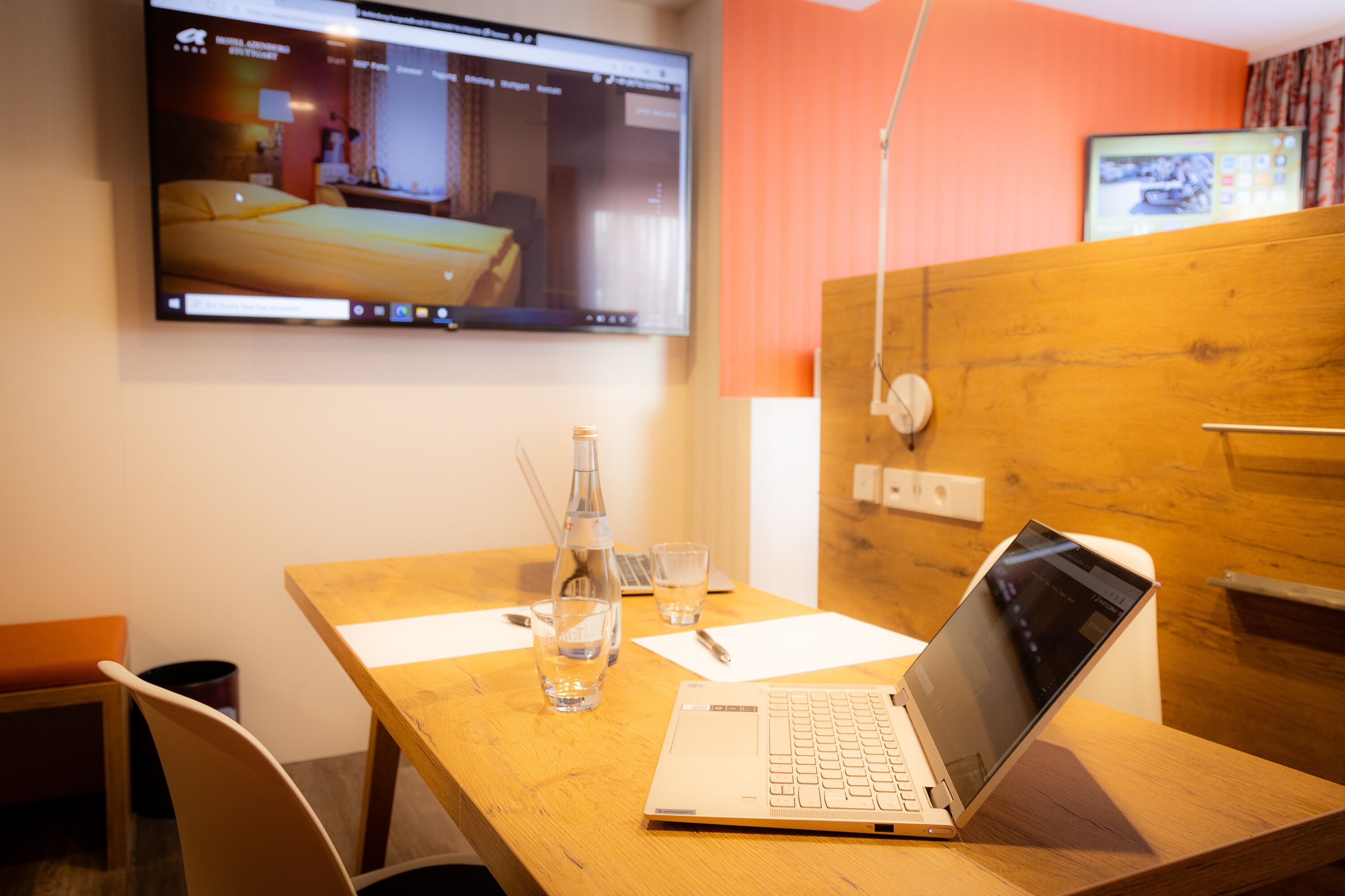 43-inch smart tv with satellite channels, tv, streaming services