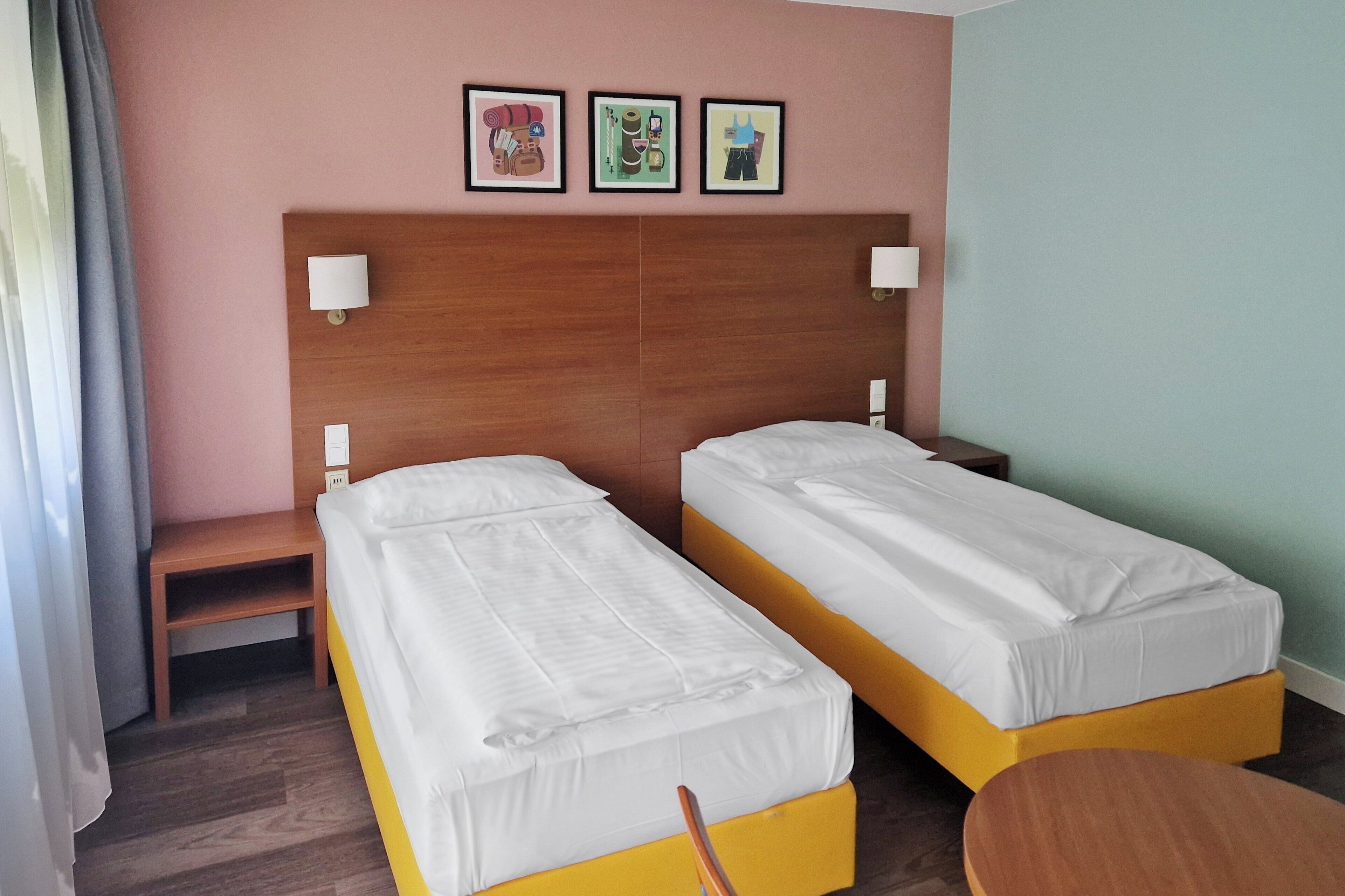 Chambre Standard, 2 lits une place | Coffres-forts dans les chambres, bureau