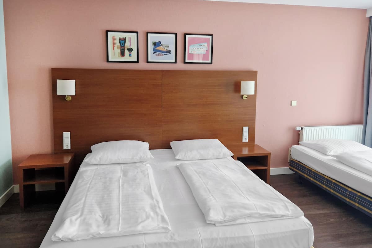 Hypo-allergenic bedding, minibar, in-room safe, desk