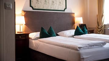 Doppelzimmer | Allergikerbettwaren, individuell eingerichtet, Schreibtisch