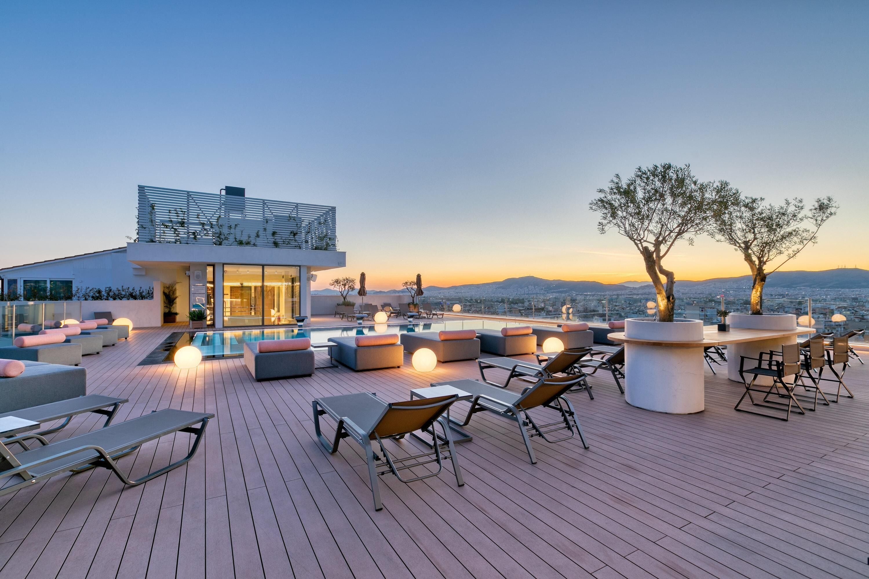 2 restaurantes; se sirven desayunos 