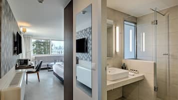 Junior Suite, Club lounge access
