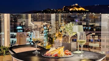 2 ravintolaa, joissa tarjoillaan aamiainen