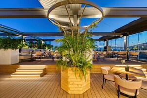 2 εστιατόρια που σερβίρουν πρωινό