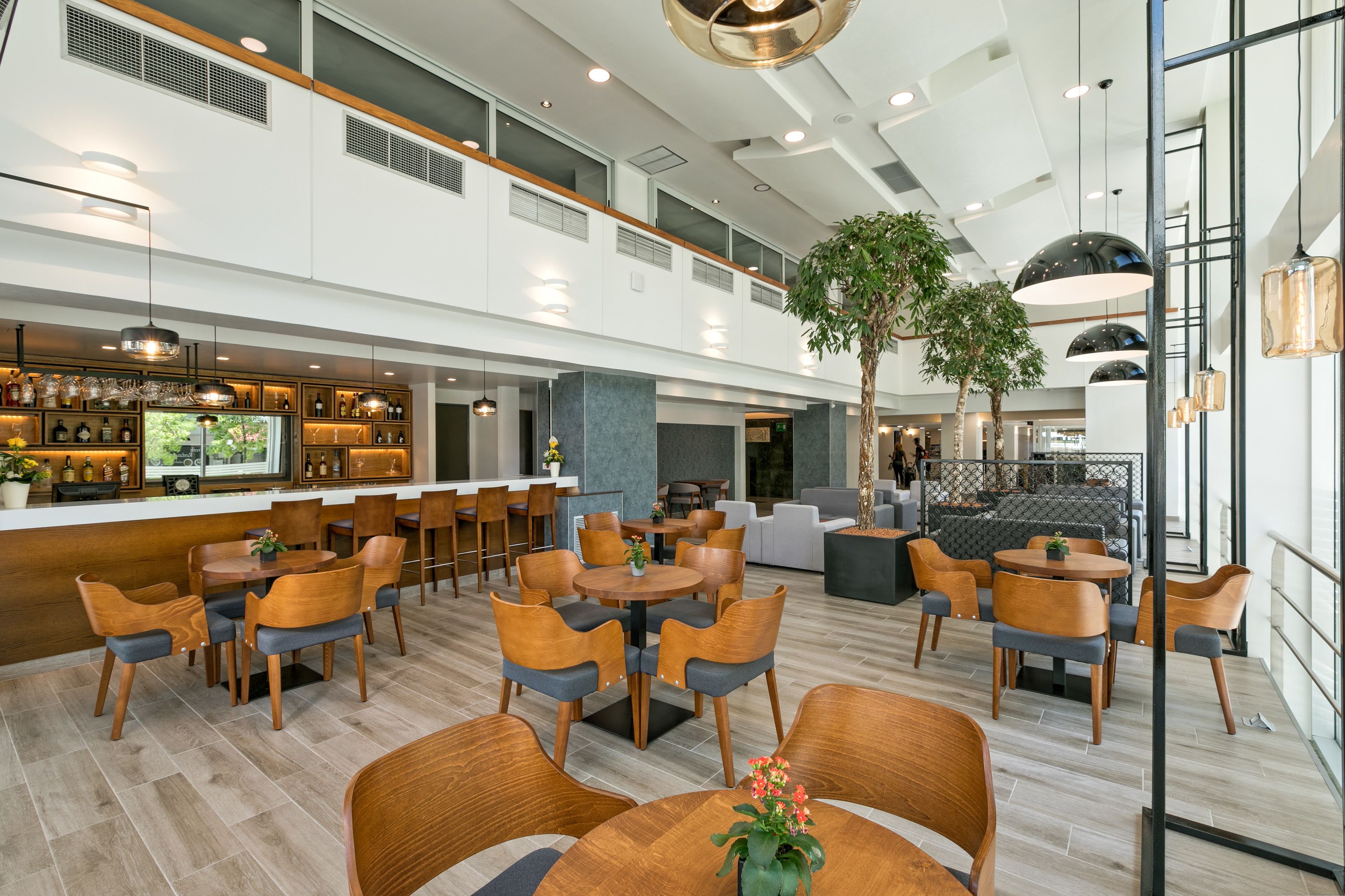 Bar på tagterrassen, udsigt til poolen, åben hver dag