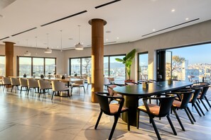 2 restaurants, breakfast served - The Stanley (Athens)