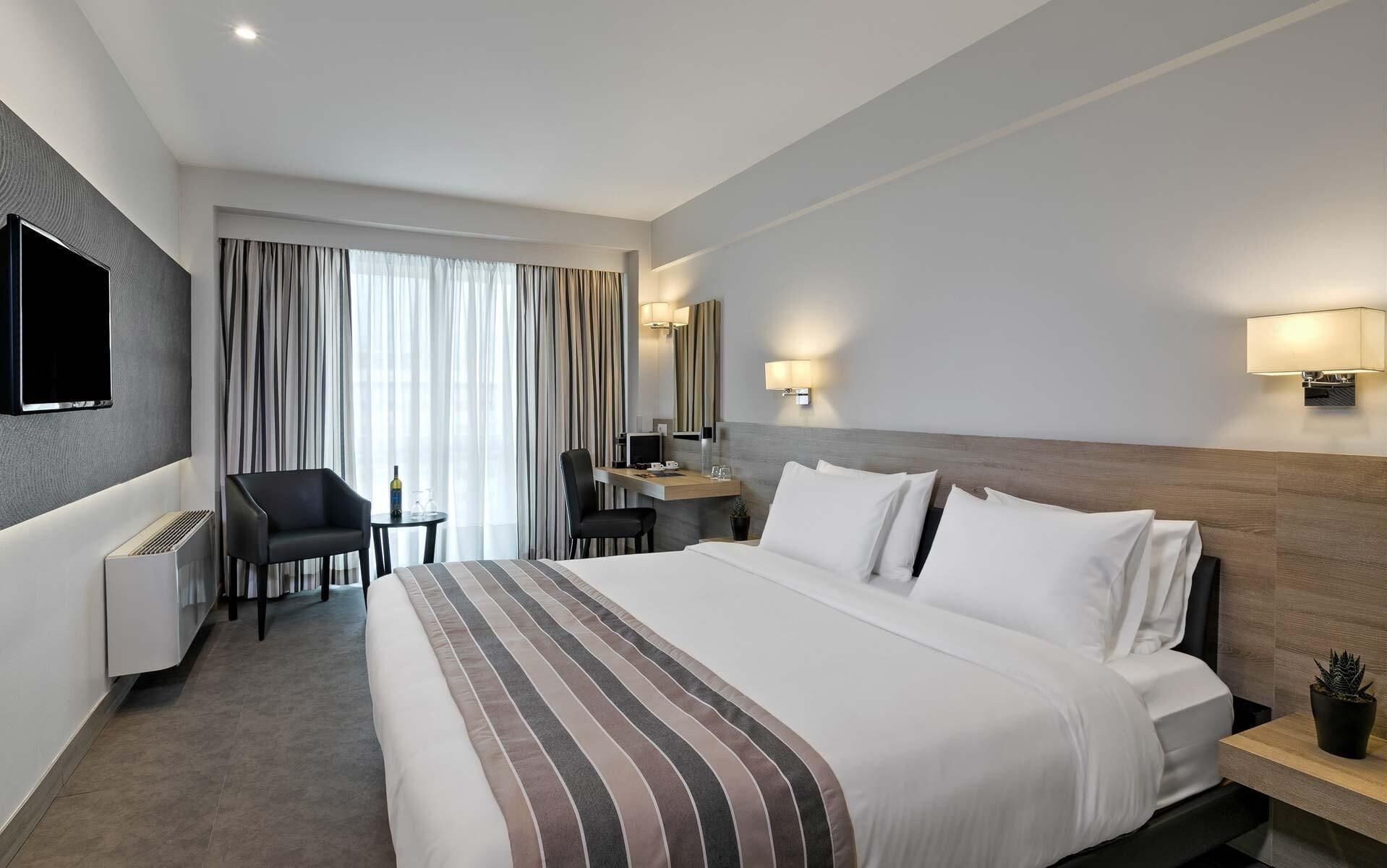 Untuvapeitot, tallelokero huoneessa, pimennysverhot, äänieristys