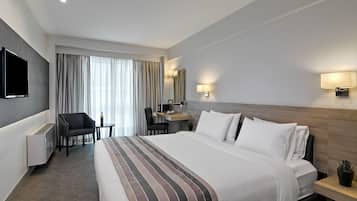 Edredones de plumas, caja fuerte, cortinas opacas