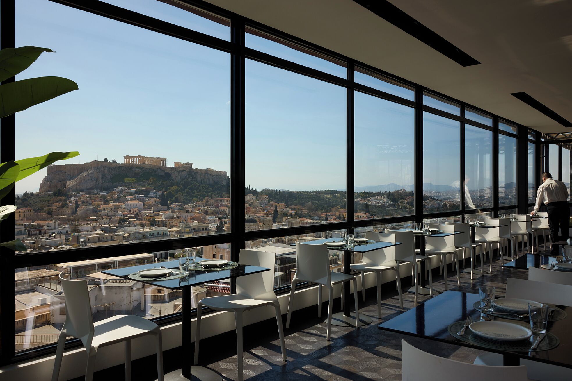 每日供应自助式早餐（每人 EUR 22）