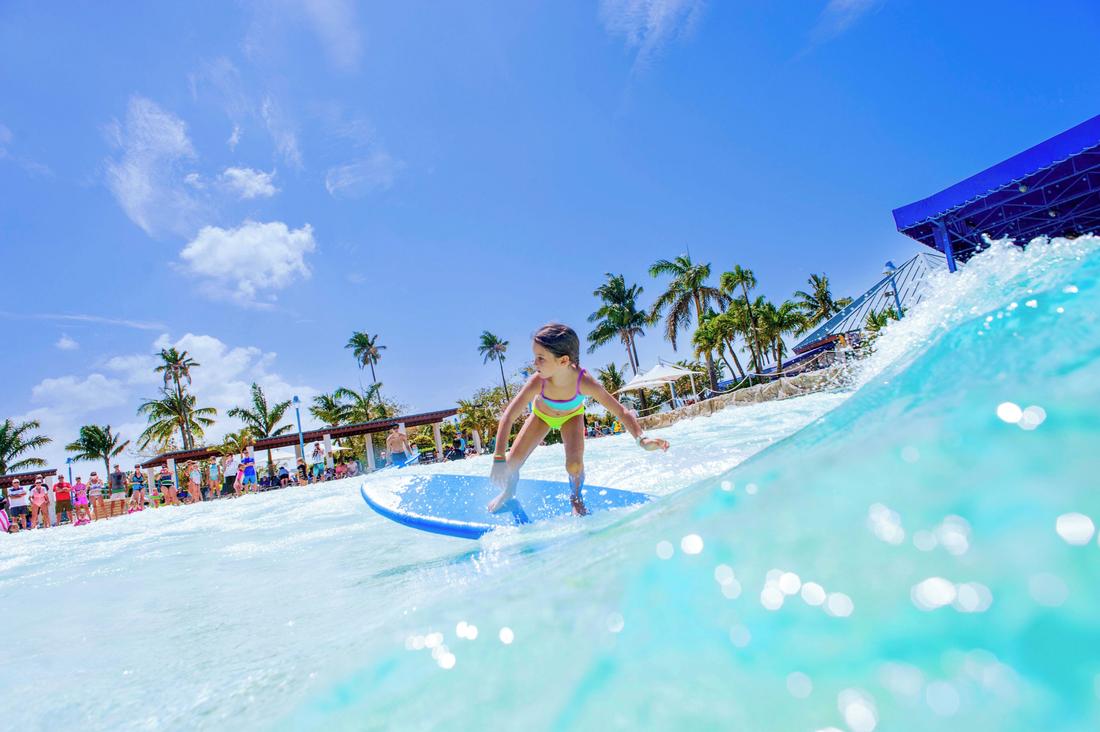 2 من حمّامات السباحة الخارجية، مظلات على حمّام السباحة