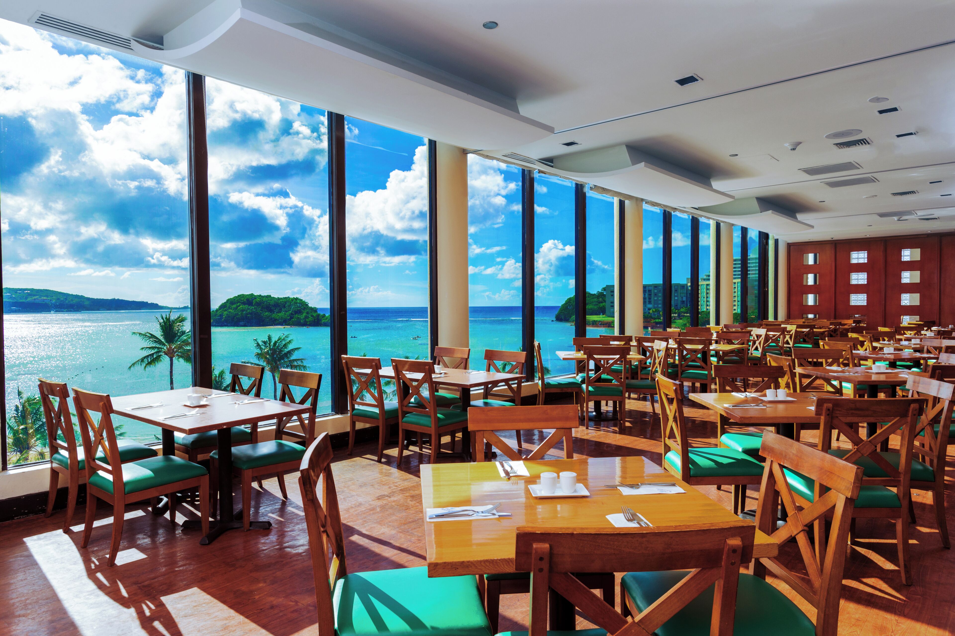 朝食 (ビュッフェ)、毎日提供 (1 名様 30 USD)