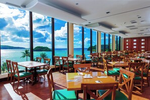 매일 뷔페 아침 식사(1인당 USD 30)