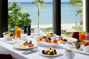 Frokostbuffé hver dag (mot et tillegg)
