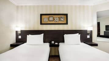 Standardzimmer, 2 Einzelbetten | Zimmersafe, Schreibtisch, Bügeleisen/Bügelbrett, kostenloses WLAN