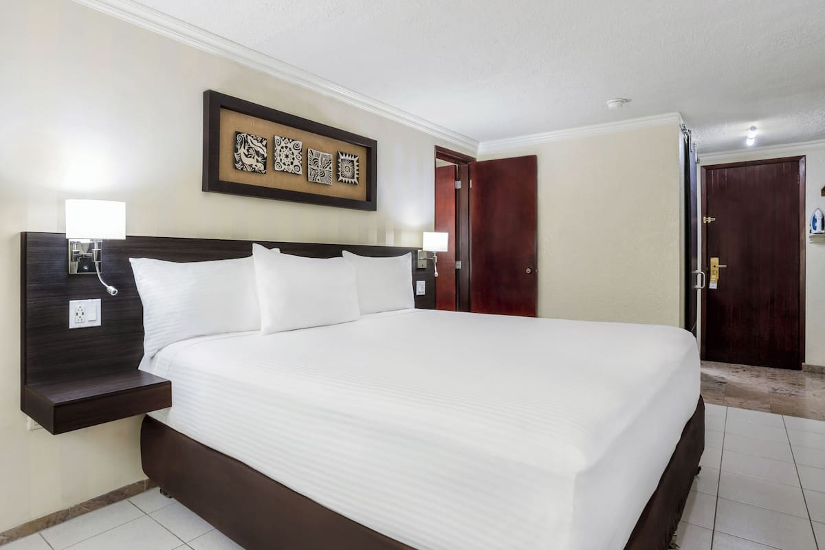 Suite, 1 King Bed