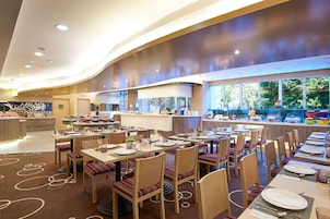 Déjeuner et dîner servis sur place