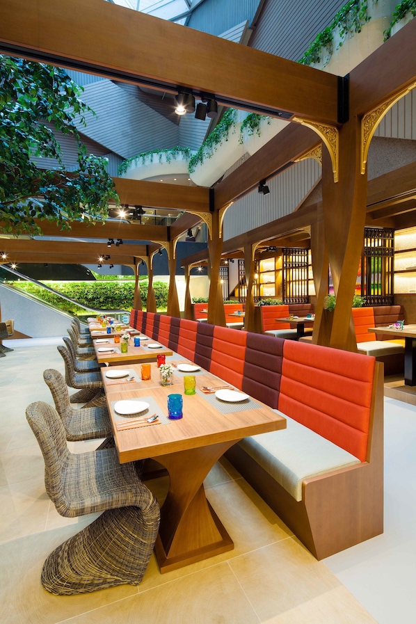 3 restaurants servant le petit déjeuner, spécialités Cuisine asiatique