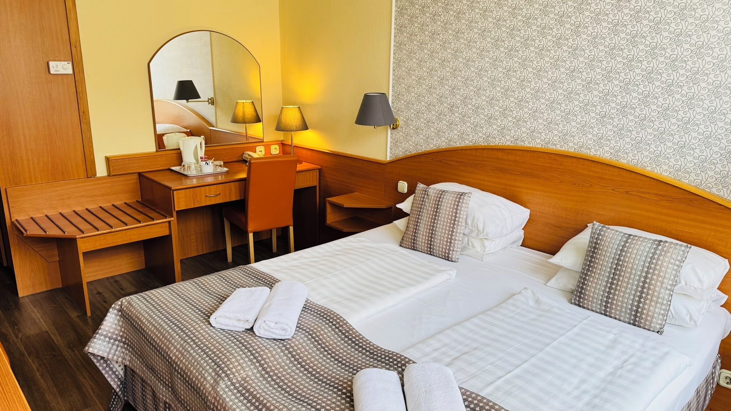Hypo-allergenic bedding available, pillowtop beds, minibar, in-room safe