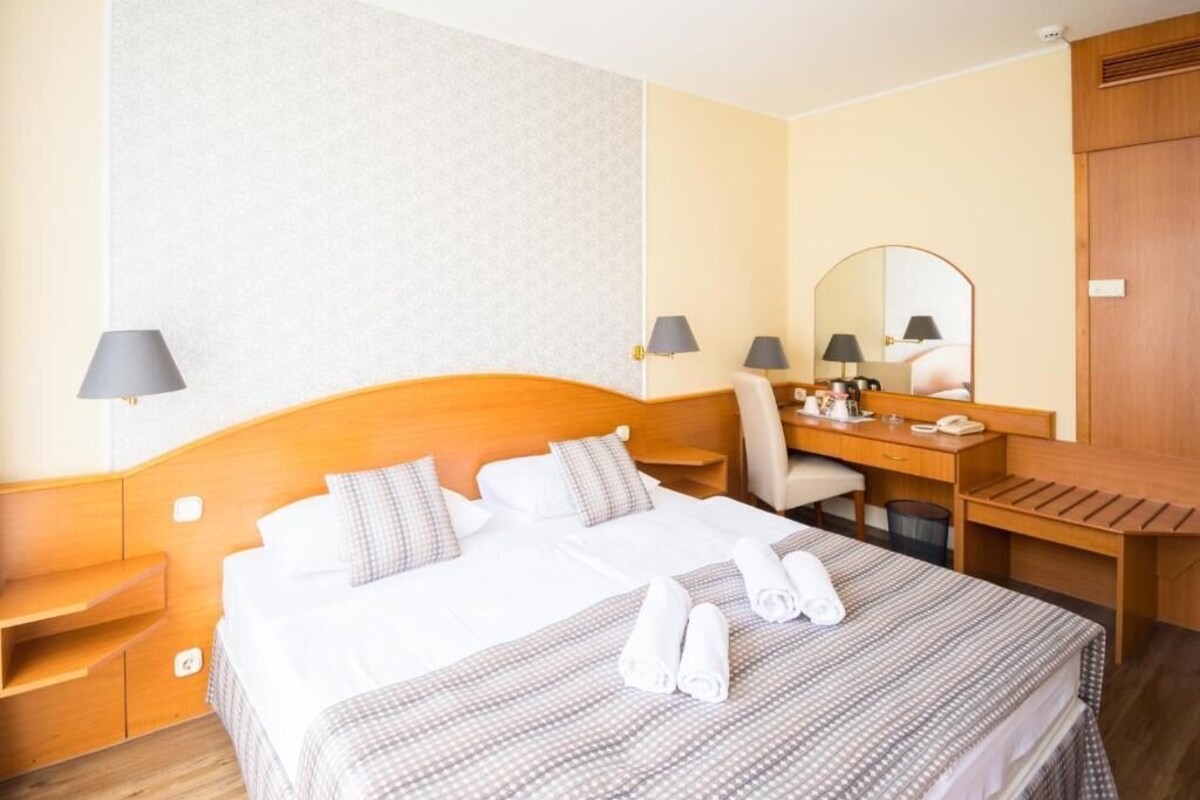 Hypo-allergenic bedding, pillow-top beds, minibar, in-room safe