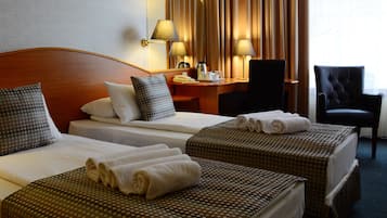 Deluxe Twin Room | Hypo-allergenic bedding, pillow-top beds, minibar, in-room safe