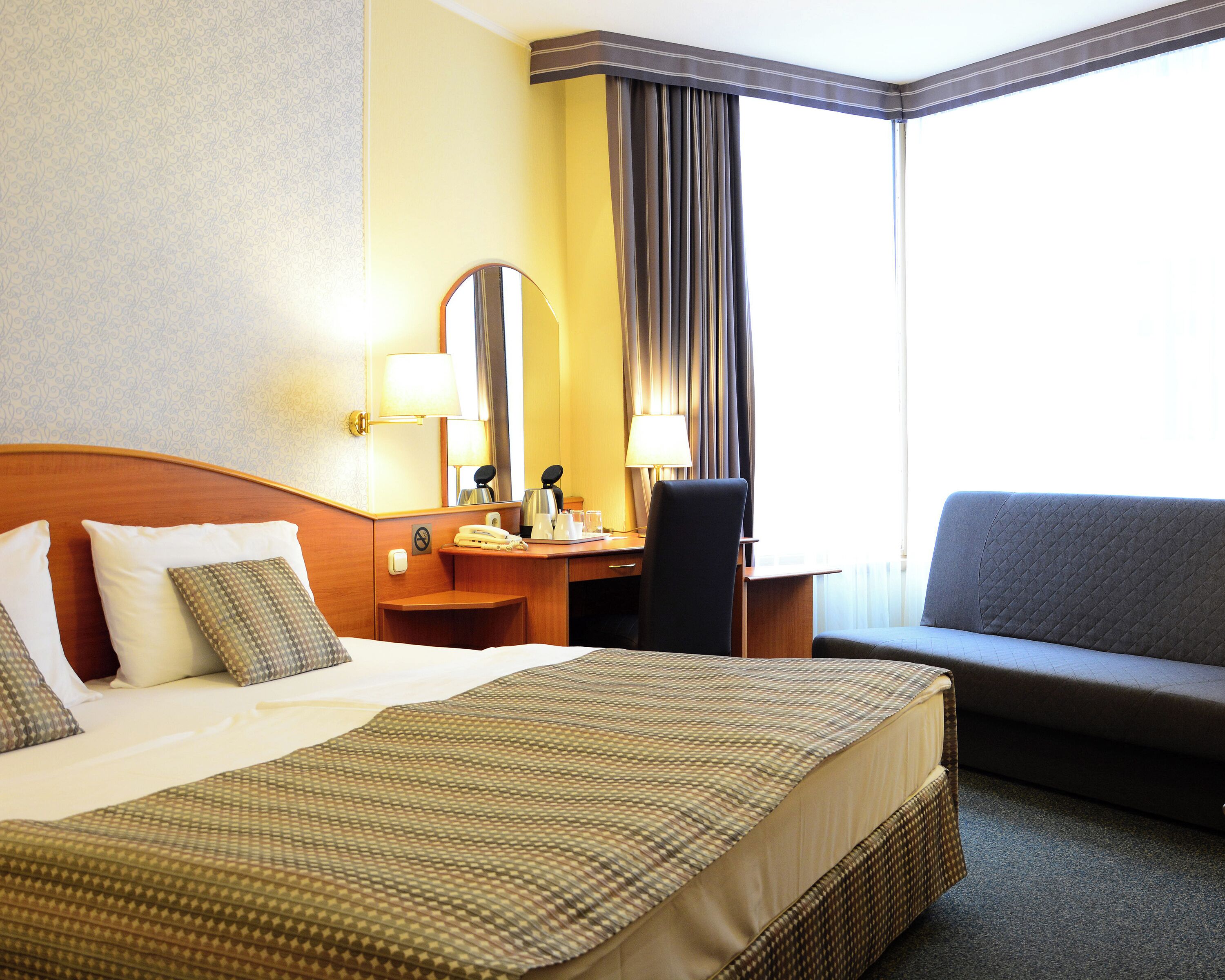 Deluxe Double or Twin Room with Extrabed | 防过敏的被褥、加厚床垫、迷你吧、客房内保险箱