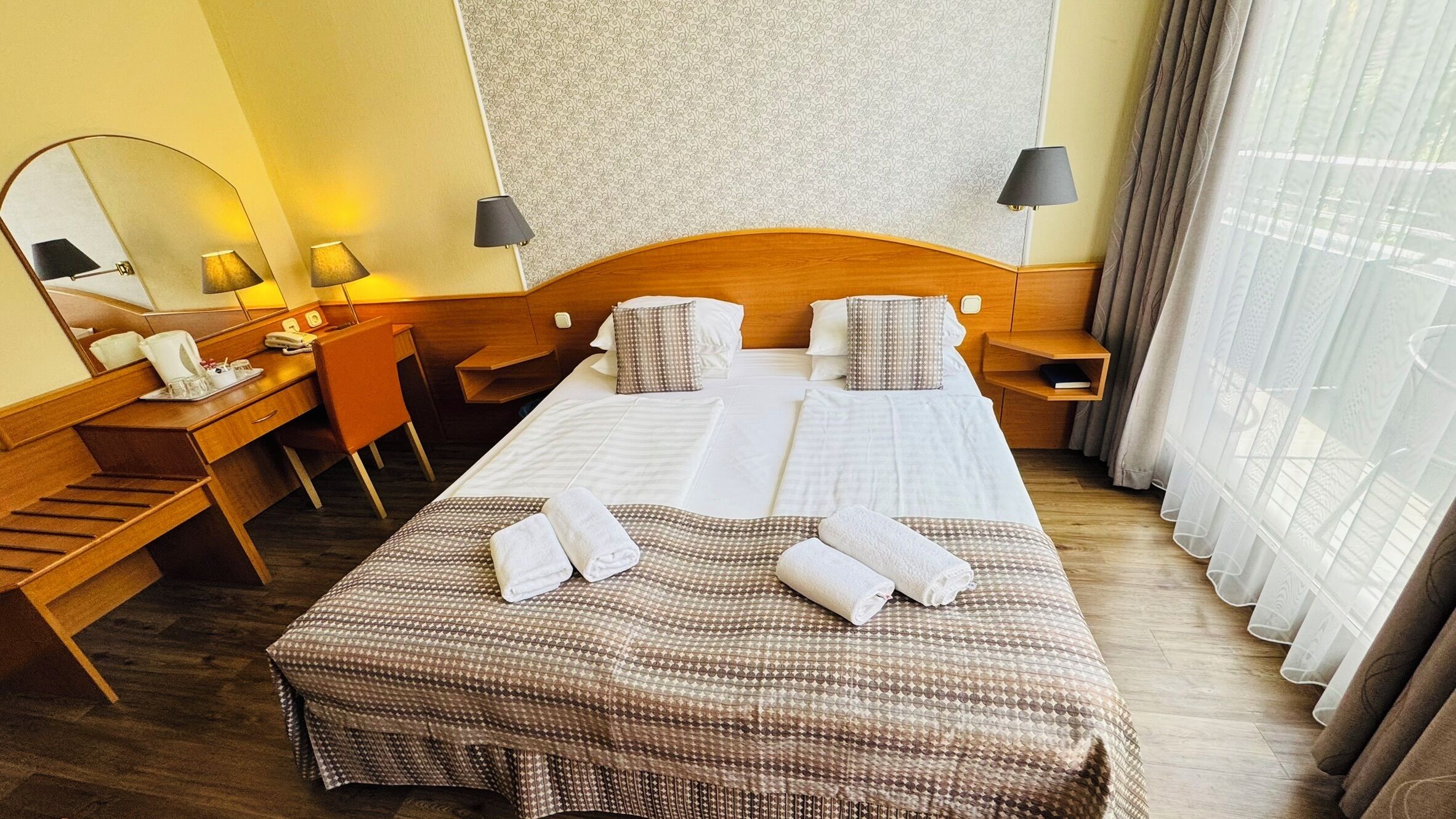 Deluxe Double with Balcony | 防过敏的被褥、加厚床垫、迷你吧、客房内保险箱