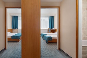 Family Room, 1 Double Bed with Sofa bed | Hypo-allergenic bedding, in-room safe, desk, blackout drapes